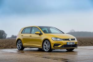 Volkswagen Golf TSI R-Line 5-Door 2017 года (UK)